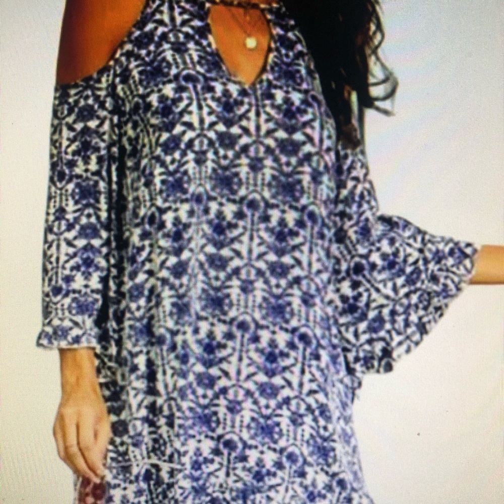 Blue and White Patterned Cold Shoulder tunic 1x ladies